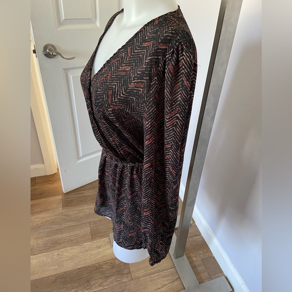 Beautiful top 😍 - Picture 2 of 4